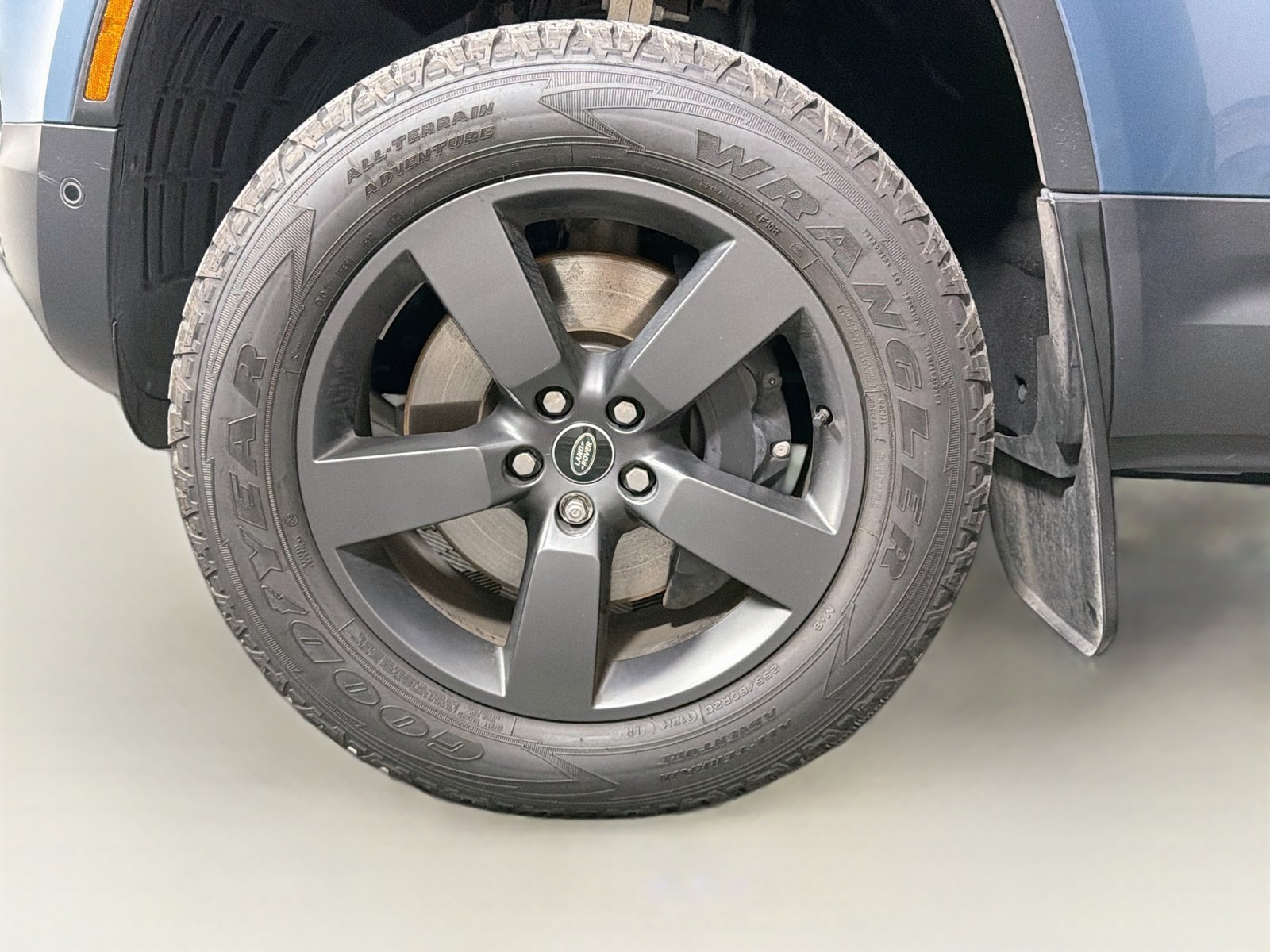 Used 2024 Land Rover Defender 110 SE AWD/4WD image 32
