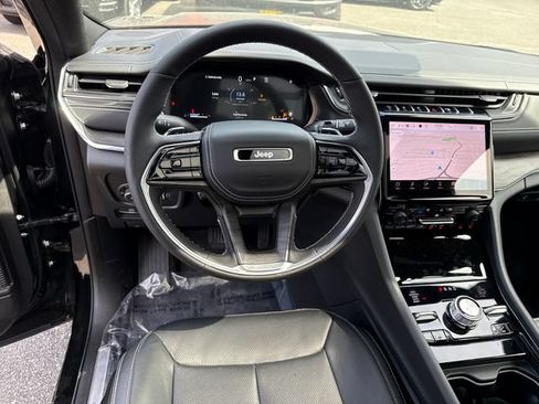 New 2025 Jeep Grand Cherokee Overland AWD/4WD image 17