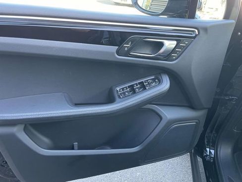 Certified 2025 Porsche Macan image 17