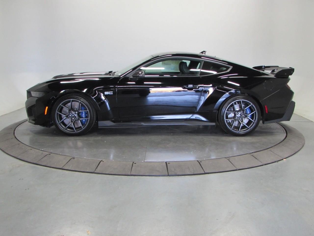 New 2026 Ford Mustang Dark Horse SC w/ Carbon Fiber Exterior Package RWD image 4
