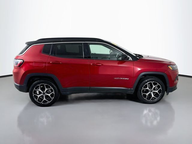 Used 2025 Jeep Compass Limited AWD/4WD image 8