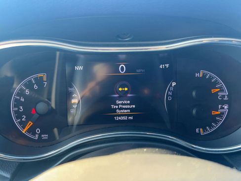 Used 2019 Jeep Grand Cherokee Altitude image 18