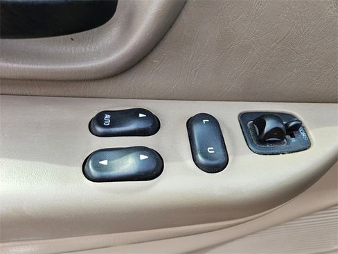 Used 2001 Ford F150 XLT image 16