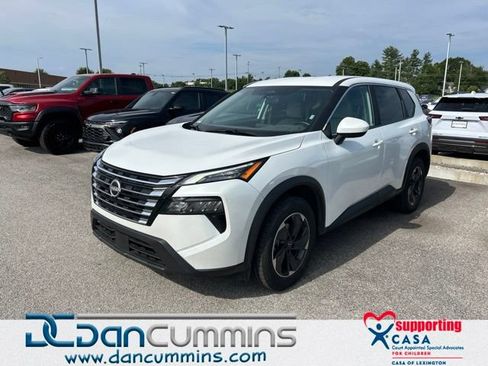 Used 2025 Nissan Rogue SV AWD/4WD image 1