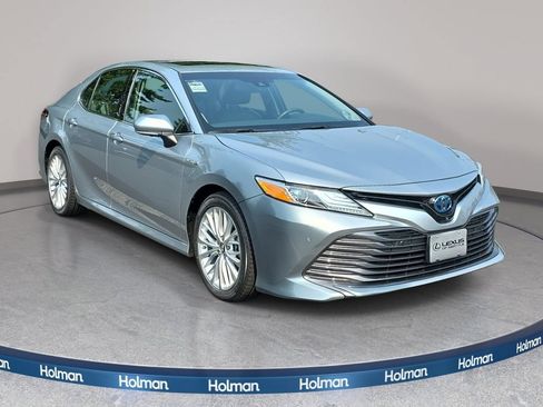 Used 2018 Toyota Camry XLE w/ Audio Package FWD image 3