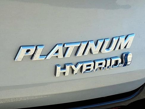Certified 2024 Toyota Sienna Platinum image 10