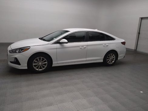 Used 2019 Hyundai Sonata SE FWD image 2