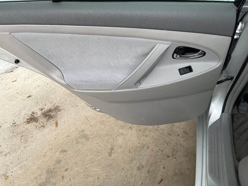 Used 2009 Toyota Camry LE FWD image 14