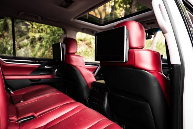 Used 2016 Lexus LX 570 4WD w/ Luxury Package image 18