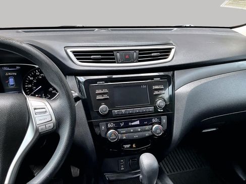 Used 2016 Nissan Rogue SV FWD image 7