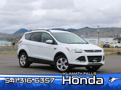 Used 2016 Ford Escape SE w/ Equipment Group 201A image 1