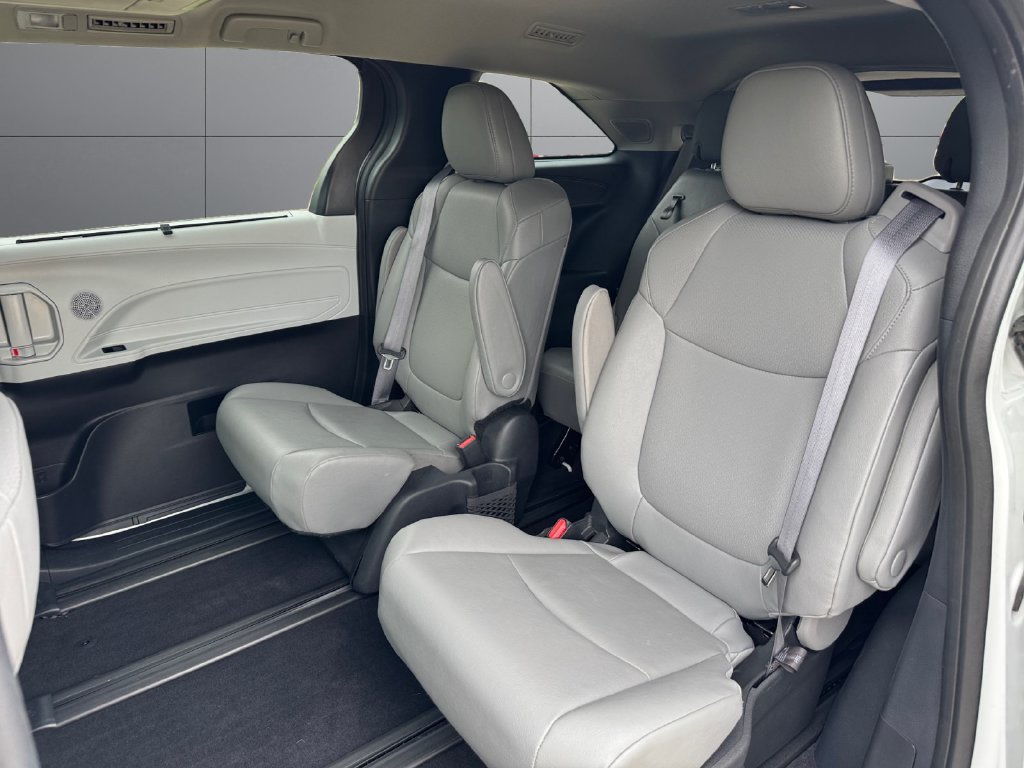 Certified 2025 Toyota Sienna XLE w/ XLE Plus Package AWD/4WD image 18