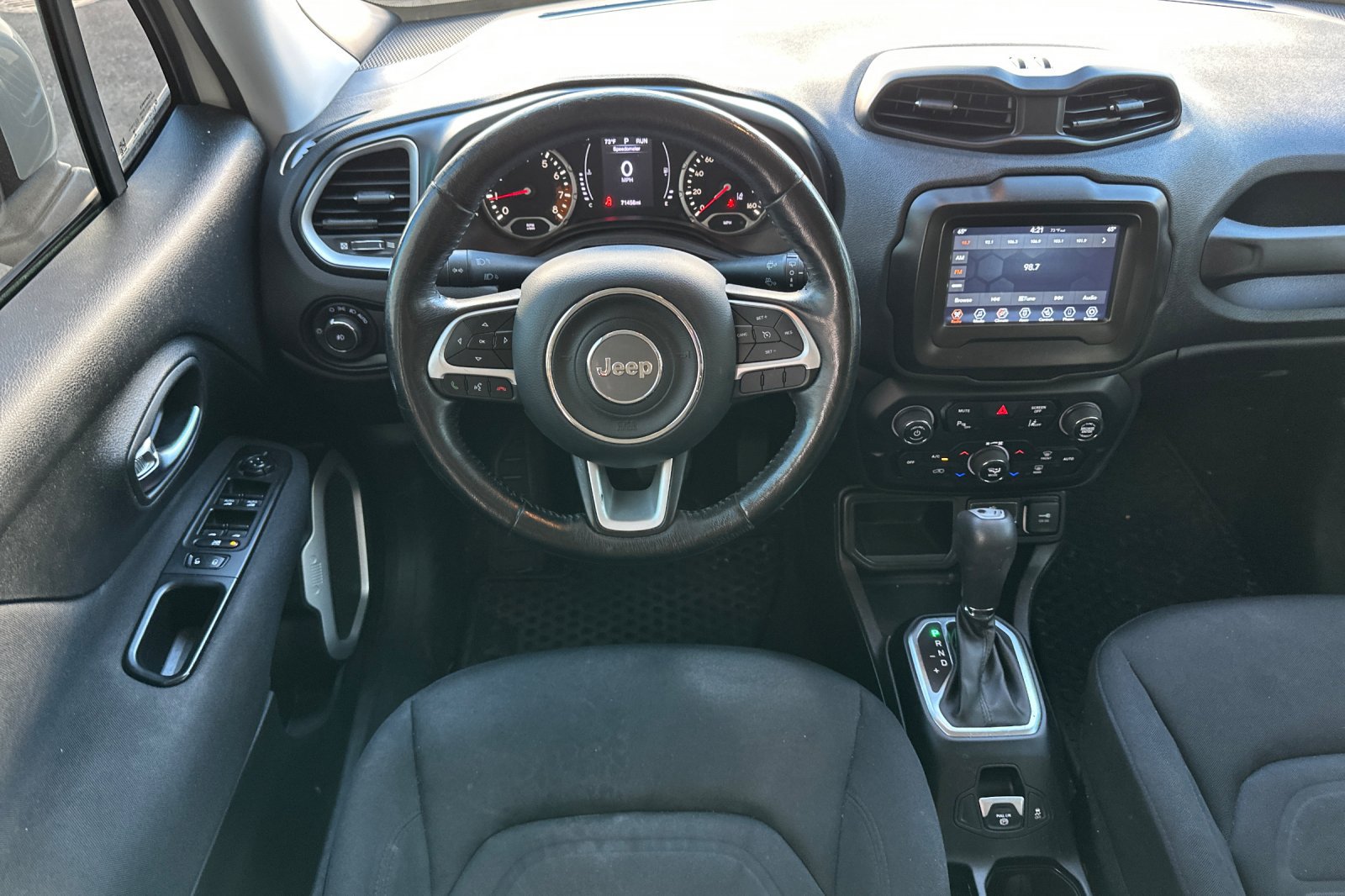 Used 2018 Jeep Renegade Latitude FWD image 16