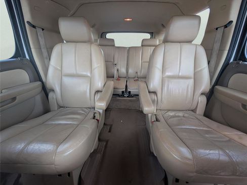 Used 2011 GMC Yukon XL SLT w/ SLT-2 Equipment Package image 15