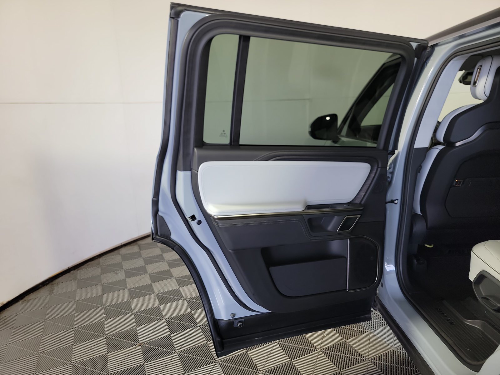 Used 2023 Rivian R1S Adventure Quad AWD/4WD image 17