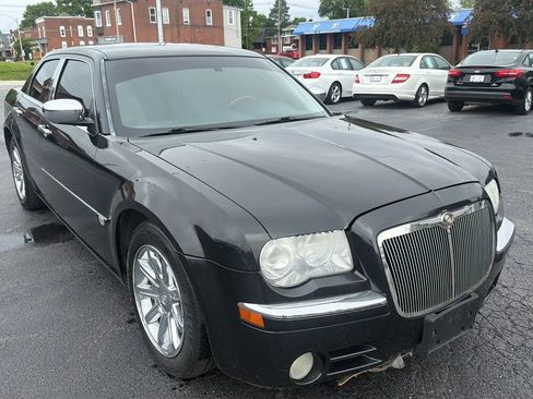 Used 2006 Chrysler 300 C w/ Navigation & Sound Group II RWD image 3