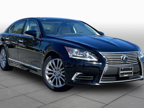 Used 2016 Lexus LS 460 w/ Comfort Package RWD image 2