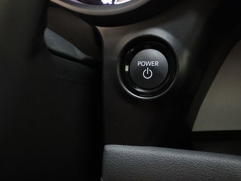 Used 2025 Toyota Sienna LE image 18