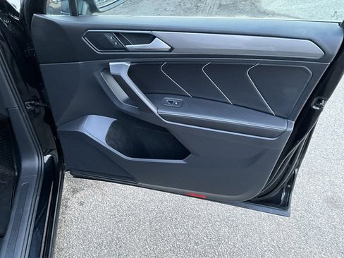 Used 2022 Volkswagen Tiguan SE image 31