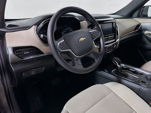 Used 2022 Chevrolet Traverse LS image 9