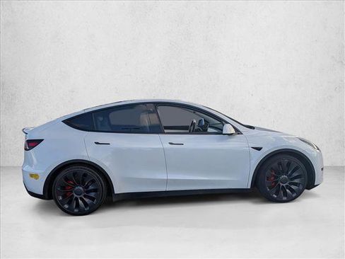 Used 2022 Tesla Model Y Performance image 4