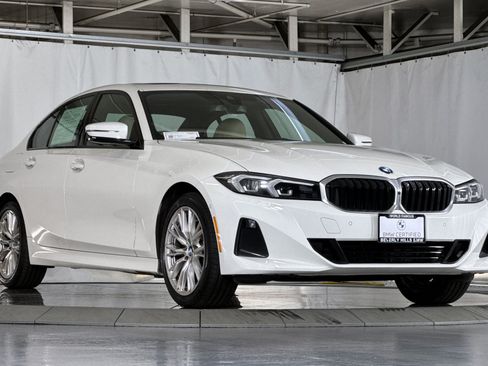 Used 2023 BMW 330i Sedan w/ Parking Assistance Package RWD image 6