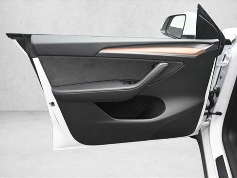 Used 2025 Tesla Model Y Long Range RWD image 16