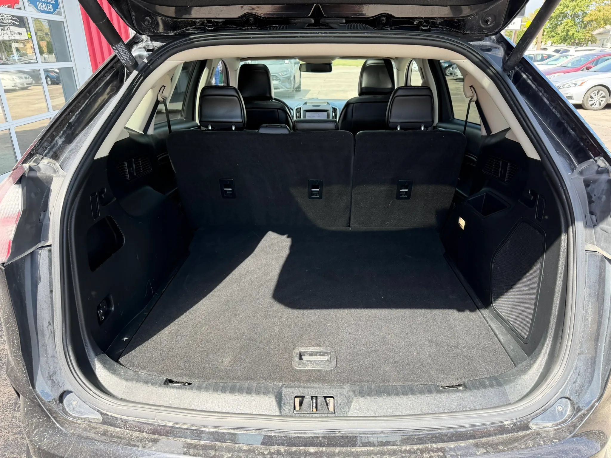 Used 2020 Ford Edge Titanium FWD image 8