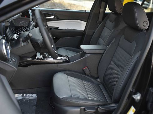 New 2026 Chevrolet Trax LT w/ Driver Confidence Package image 9