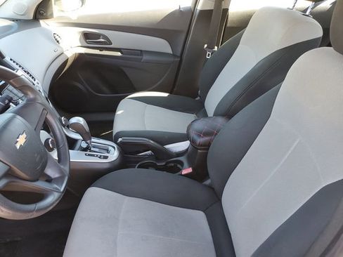 Used 2011 Chevrolet Cruze LS image 15