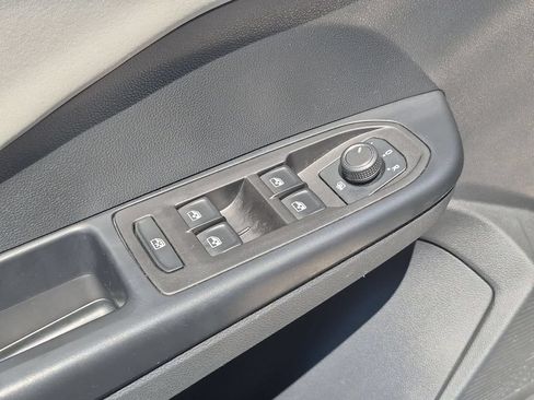 Used 2025 Volkswagen Taos SE AWD/4WD image 13