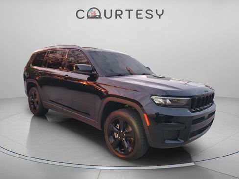 Certified 2022 Jeep Grand Cherokee L Altitude image 4