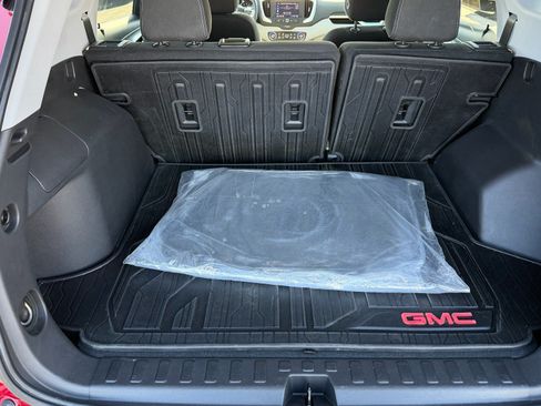 Used 2024 GMC Terrain SLE w/ Driver Convenience Package FWD image 23