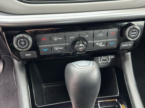 Used 2025 Jeep Compass Limited AWD/4WD image 21