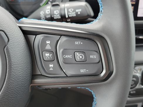 Used 2025 Jeep Wrangler Unlimited Rubicon 4xe w/ Convenience Group AWD/4WD image 19