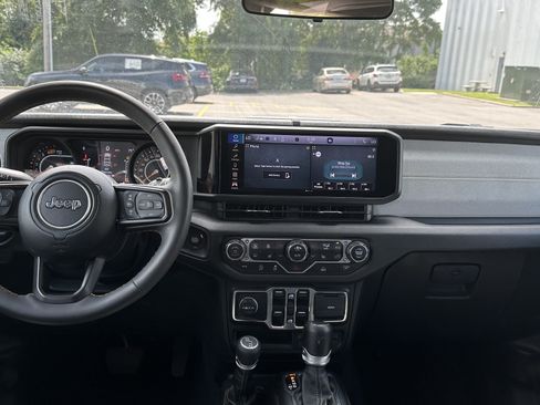 Used 2024 Jeep Wrangler Unlimited Sport AWD/4WD image 31