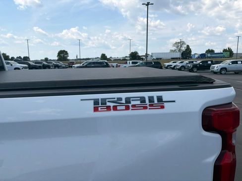 Used 2024 Chevrolet Silverado 1500 LT Trail Boss w/ LT Trail Boss Premium Package AWD/4WD image 11