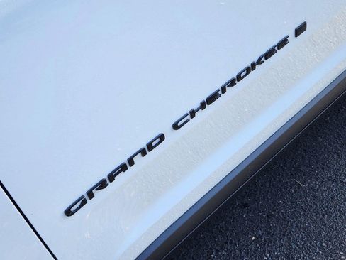 New 2025 Jeep Grand Cherokee L Altitude image 19