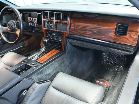 Used 1987 Chevrolet Corvette Coupe RWD image 11