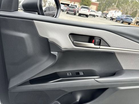 Used 2025 Toyota Camry SE image 27