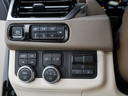 Used 2025 GMC Yukon Denali w/ Denali Reserve Package AWD/4WD image 28