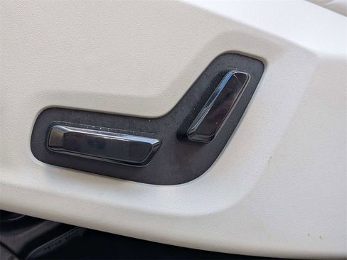 Certified 2023 Volvo XC60 B5 Ultimate w/ Climate Package image 19