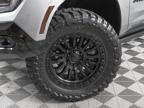 Used 2025 GMC Yukon AT4 Ultimate w/ LPO, Floor Liner Package image 33