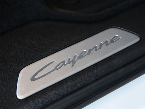 Used 2024 Porsche Cayenne image 31