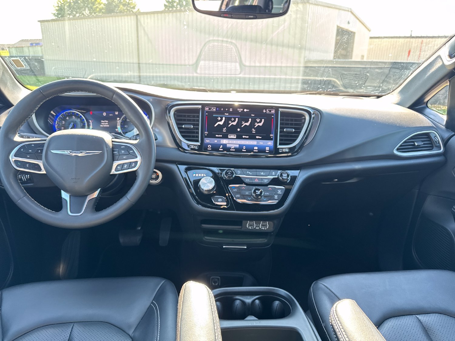 Used 2025 Chrysler Pacifica Select FWD image 12