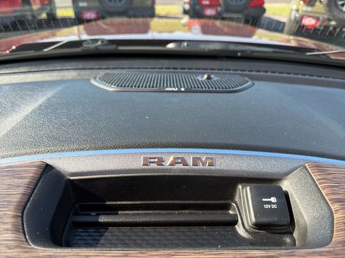 Used 2019 RAM 1500 Laramie AWD/4WD image 37