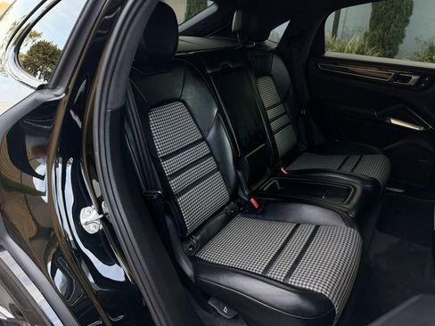 Used 2023 Porsche Cayenne Turbo S image 50