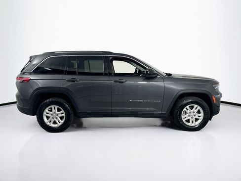 Used 2023 Jeep Grand Cherokee Laredo AWD/4WD image 4
