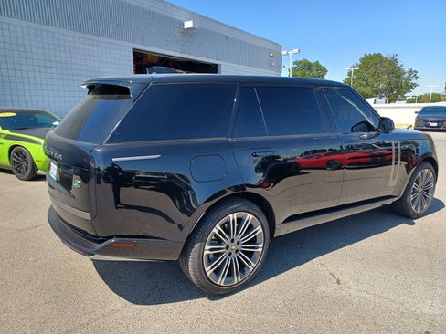Used 2023 Land Rover Range Rover Long Wheelbase SE AWD/4WD image 4