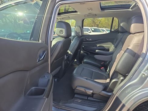 Used 2021 GMC Acadia SLT w/ Elevation Edition image 9